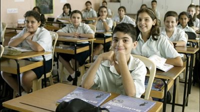 ليس من بينهم أبناء المعلمين.. تعرف على 14 من الفئات المعافاة من دفع مصروفات الكتب الدراسية للعام 2017/2016