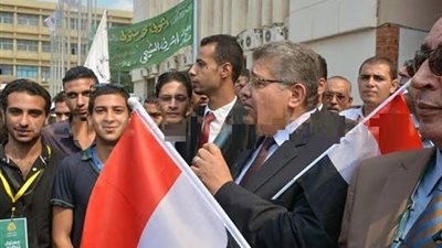 بالصور.. الشيحى يفتتح العام الدراسى الجديد بالجامعات برفع العلم المصرى