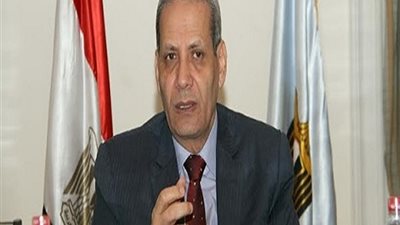 مدير مدرسة بقنا يضرب موظف بالإدارة التعليمية بالجنزير  