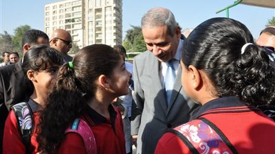 بالصور| الهلالى يتابع بدء العام الدراسى الجديد في 4 مدارس بالقاهرة
