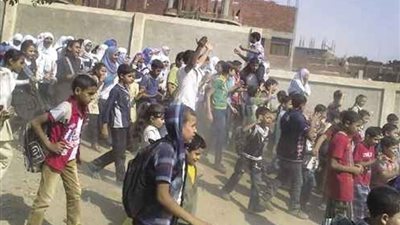 فوضى واحتجاجات فى المحافظات.. طلاب الأقصر في الشوارع.. ومدرسو قنا 