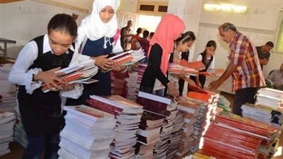 طلاب المدارس يعانون من تأخر عمليات تسليم الكتب,, وأولياء الأمور يستغيثون