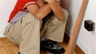 مدرس يعتدى على تلميذ بالضرب المبرح لاجباره على الانصات له فى الحصة