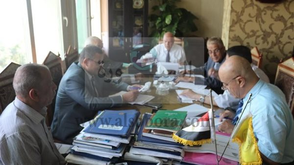 اثناء اجتماع المجلس