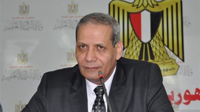 التعليم تشدد على إزالة الباعة الجائلين فى محيط المدارس حرصًا على سلامة الطلاب