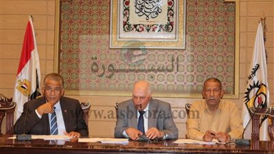 الزناتى يحضر اجتماع المجلس التنفيذى للمعلمين برئاسة شاهين ويستمع لمشاكل الإدارات