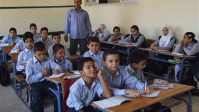 التعليم : إحالة واقعة إصابة طلاب بجروح في الوجه بسبب سقوط لوح زجاجى للتحقيق