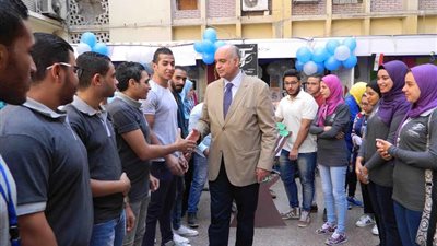 بالصور.. افتتاح المعرض الفنى للاسر الطلابية بتجارة عين شمس