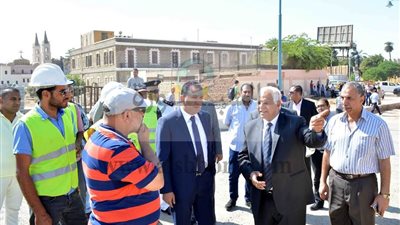 وزير النقل يتفقد الطرق الجديدة بالاقصر