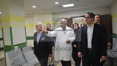بالصور.. وزير الآثار وزاهي حواس يدعمان مستشفى شفاء الأورمان بالاقصر