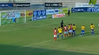 الأهلى يفوز على طنطا بهدف معلول.. ويتصدر القمة	