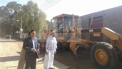 تمهيد شوارع جحدم بالتعاون مع الوحده المحليه ببني عديات وجمعية المحافظه علي القران الكريم