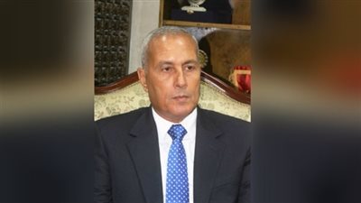 محافظ السويس: مراجعة توزيع المدرسين على المراحل التعليمية بالتخصصات لسد العجز