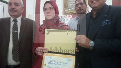 وزارة التعليم تكرم طالبة الإسماعيلية الموهوبة