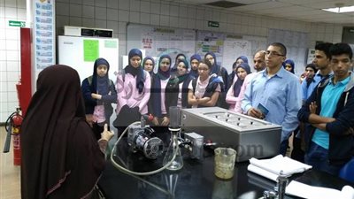 مياه القناه تشارك في مشروعات الكابستون بمدرسة المتفوقين