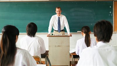  ما هو موقف المعلم من الإجازات عموما وخاصة الاعتيادية هل يخضع للقانون 155 ام يخضع للقانون 81 لسنة 2016 والقانون 47؟