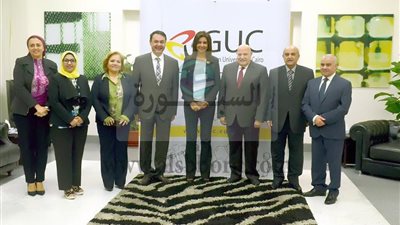 مكرم فى زيارة للجامعة الألمانية لبحث سبل التعاون