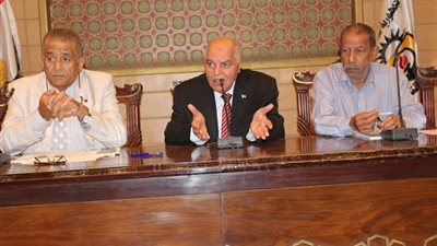 الزناتي يناقش مستحقات النقابة لدى الإدارات التعليمية.. و عدم صرف أي سلفة مستديمة