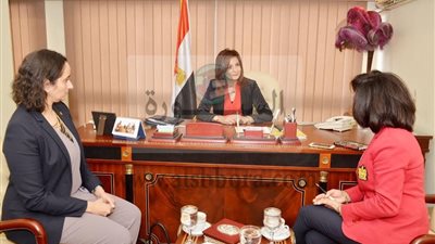 وزيرة الهجرة تلتقى وفدا من النواب لبحث مشاكل المصريين بالخارج