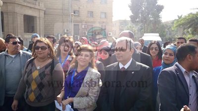 بالصور.. جابر نصار يقود مسيرة لمناهضة التحرش والعنف ضد المرأة بجامعة القاهرة