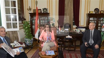 وزيرة الهجرة تلتقي بالطلبة المشاركين في المؤتمر الوطني الاول لعلماء وخبراء مصر بالخارج
