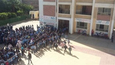 مدير مدرسة بالغربية يمنع تلاميذ من دخول الامتحان لعدم سداد المصروفات.. وأوليا الأمور يطالبون الوزارة بالتدخل