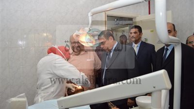 رئيس جامعة عين شمس يتفقد المركز الصحى لمنشأة طنطاوى