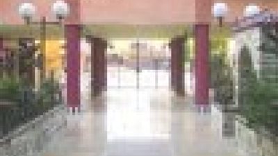 اعتصام معلمي المدرسة القومية بالعجوزة لعدم صرف رواتبهم