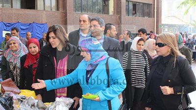  افتتاح المعرض الخيرى للملابس والمستلزمات بجامعة عين شمس