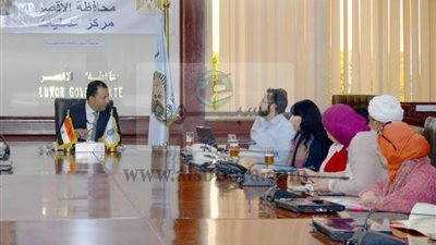 بدر يلتقى وفد اليونيدو لبحث تنمية المشروعات الصغيرة للشباب بالاقصر