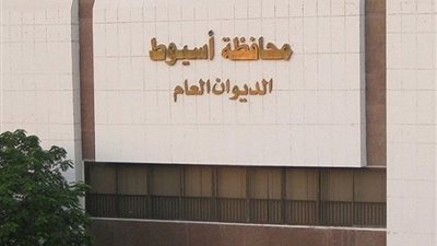 مدير مدرسة يتهم طالب بسبّه في أسيوط