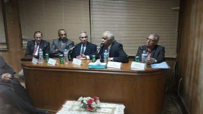 بالصور| الإعلامى حمدي رزق بندوة بهندسة إليكترونيات منوف