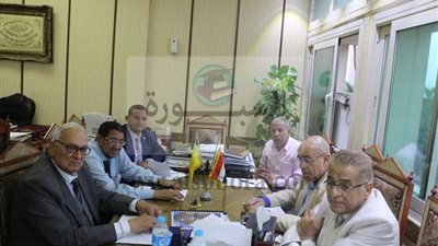 المهن التعليمية تصرف إعانات عاجلة للمعلمين المتضررين من السيول برأس غارب