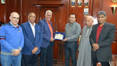 بالصور| اجتماع لمحافظ الاقصر ووفد الاتحاد المصرى للغوص والانقاذ