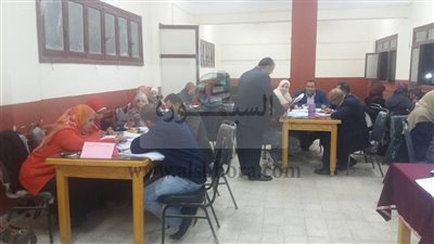 25 معلم وأخصائي وإداري بالتقويم الذاتي بأزهر أسيوط