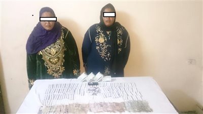 بالصور| ضبط ربه منزل وأخرى بـ