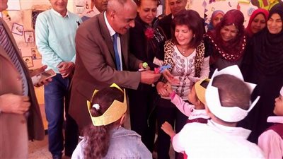 بالصور| وكيل تعليم الأقصر يشارك مدرسة أحمس بالكرنك احتفالات أعياد الطفولة