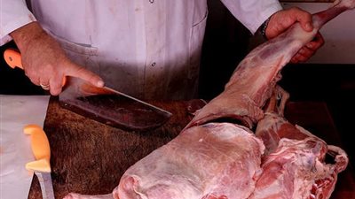 نكشف حقيقة عرض لحوم الحمير بمحلات الجزارة للبيع في مصر 