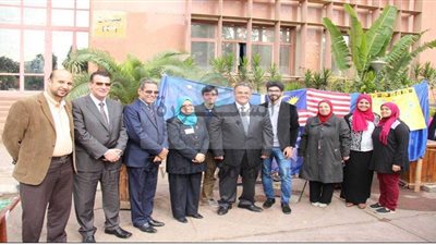 الاحتفال بيوم الطلاب الماليزيه بطب عين شمس