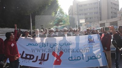 رئيس جامعة جنوب الوادى ومحافظ قنا يقودون مسيرة تندد بــ
