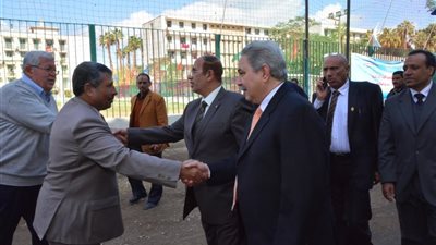 بالصور| رئيس جامعة أسيوط يفتتح مجمع ملاعب المدينة الجامعية