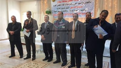  بالصور..دورة القائد التربوى بسوهاج تشهد إقبال كثيف من المعلمين تخطى القدرة الاستيعابية لأماكن التدريب