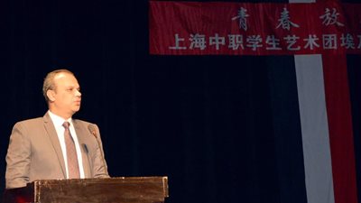 بالصور.. نائب وزير التعليم الصينى يشهد فقرات فنية لفرقة الفنون الشعبية الصينية بالاقصر