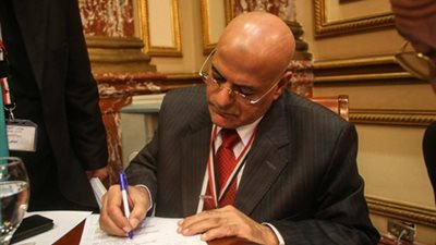 نائب برلماني: استبعاد المعلمين المعروفين باعتناق أفكار متطرفة فورا.. وبعض المدرسين يذهبون للمدارس بـ