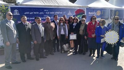 بالصور.. رئيس جامعة عين شمس يفتتح المعرض الخيري لملابس الشتاء