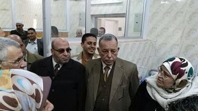  وكيل وزارة الصحة بالمنوفية فى زيارة لمركز الكلى بالشهداء