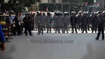 قوات الأمن تمنع المعلمين من التظاهر.. والوصول الى سلالم نقابة الصحفيين