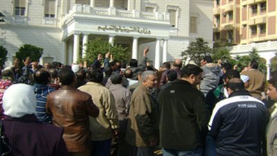 المعلمون يتوجهون الى مقر وزارة التربية والتعليم بعد فشل تظاهرهم أمام نقابة الصحفيين