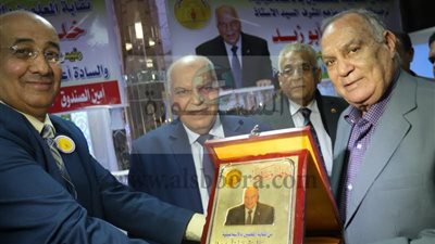 الزناتى يعلن عن تنظيم رحلات عمرة للمعلمين بخصم 25%.. ننشر التفاصيل