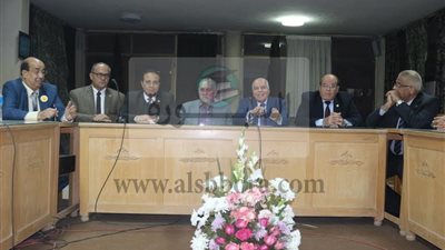 المعلمون يطالبون النقابة بإعادة تكليف خريجى كليات التربية مرة أخرى 